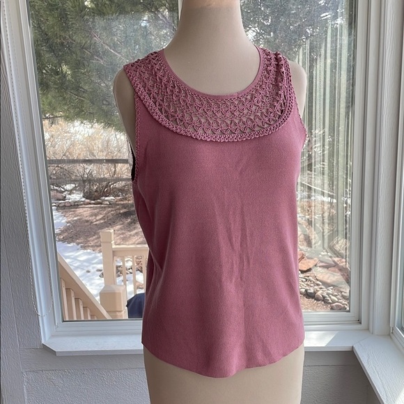 Dana Buchman Women's Pink Sleeveless Top With Crochet Neck, Size Petite Large - Picture 2 of 8